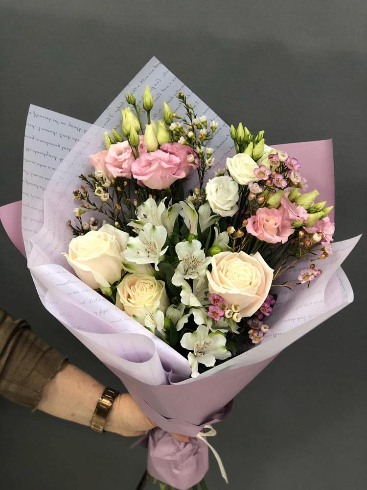 Букет цветов из: Альстромерии, Розы и Лизиантусы в Родино