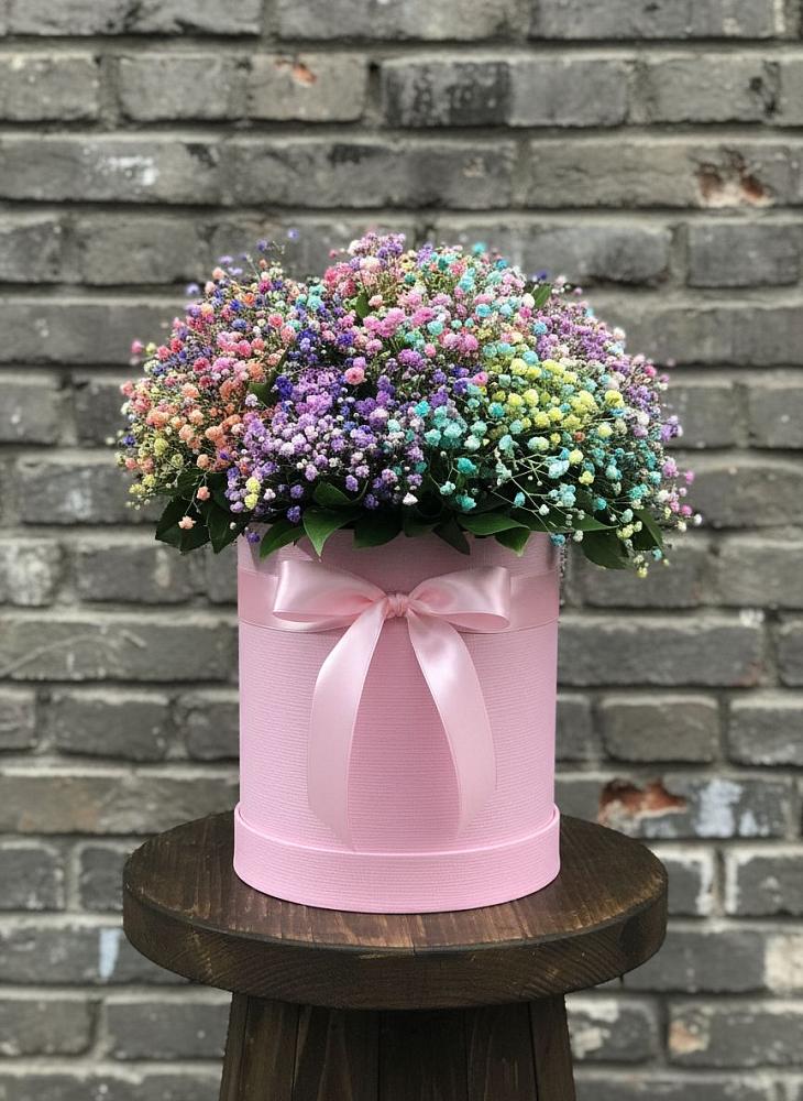 Цветочная композиция из Гипсофила и Розы в шляпной коробке в Родино