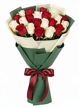 Букет Микс из красных и белых роз в Родино