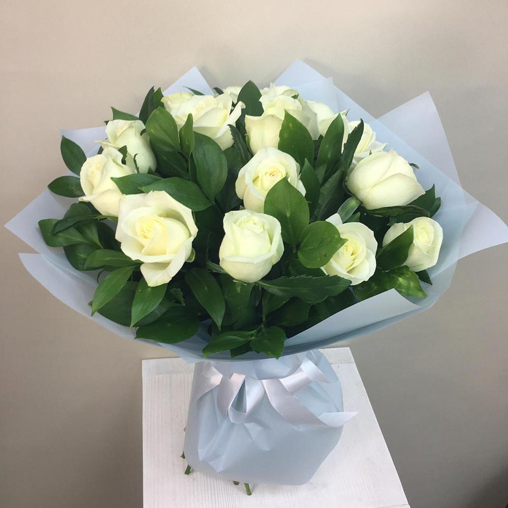 Букет 15 Белых роз Проуд в Родино