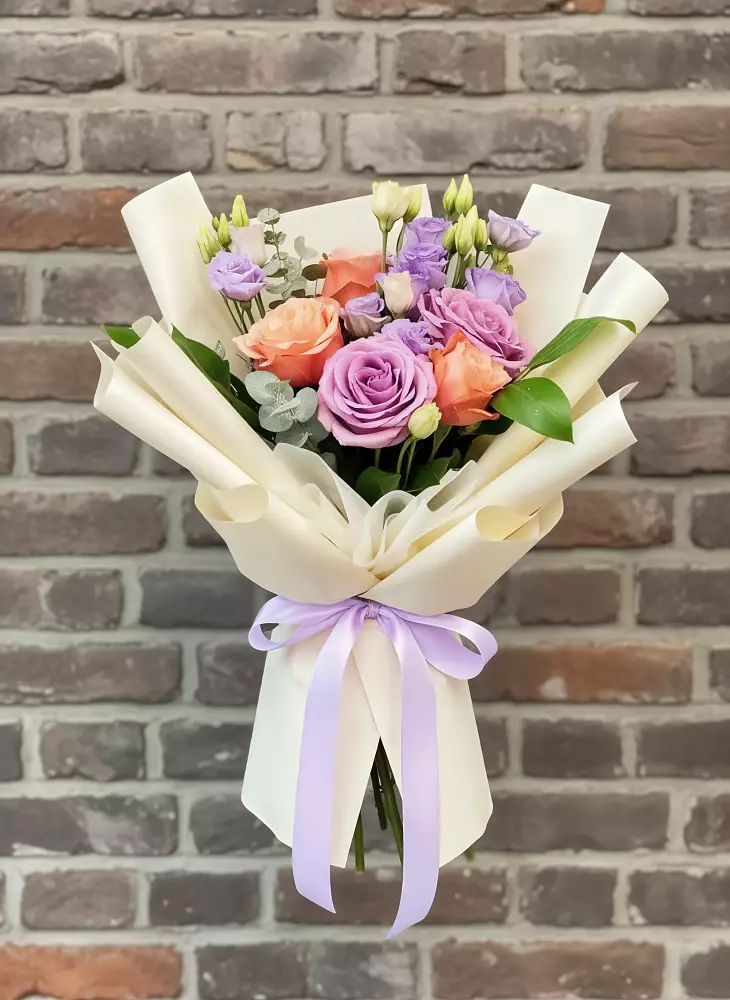 Букет цветов из: Лизиантусы и Розы в Родино