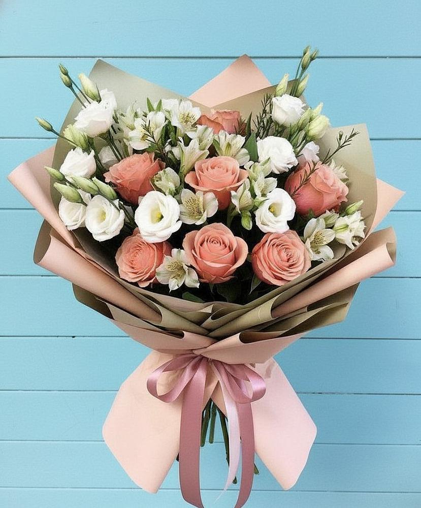 Букет цветов из: Розы, Альстромерии и Лизиантусы в Родино