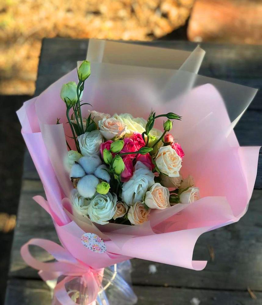 Букет цветов из: Розы и Лизиантусы в Родино