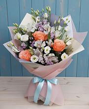 Букет цветов из:  Лизиантусы, Розы, Альстромерии и Гипсофила в Родино