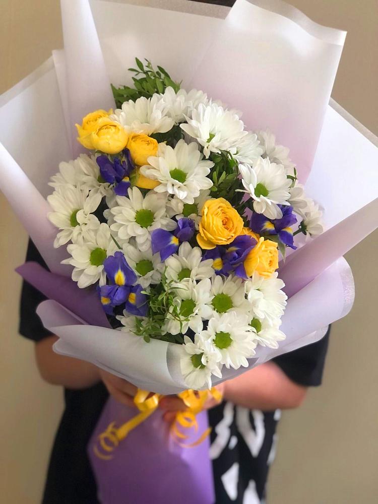 Букет цветов из: Ирисы, Хризантемы и Розы в Родино