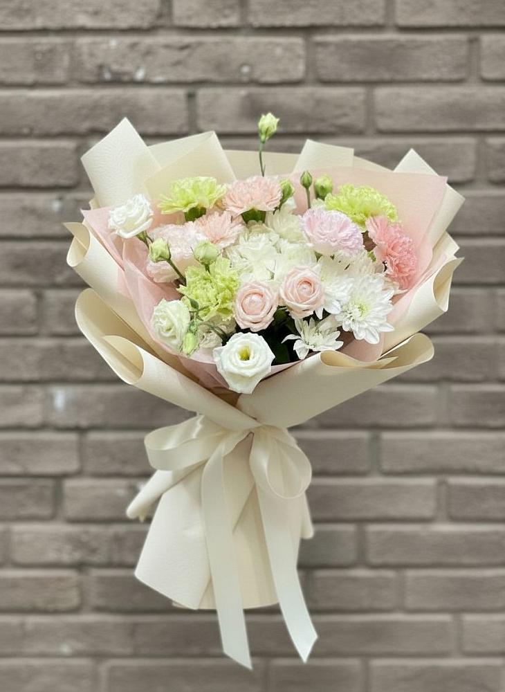 Букет цветов из: Гвоздики, Розы, Лизиантусы и Хризантемы в Родино