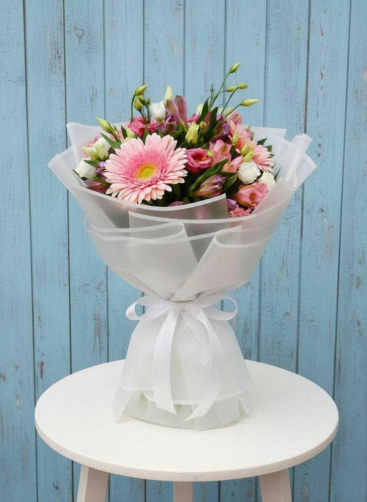 Букет цветов из: Герберы, Альстромерии и Лизиантусы в Родино