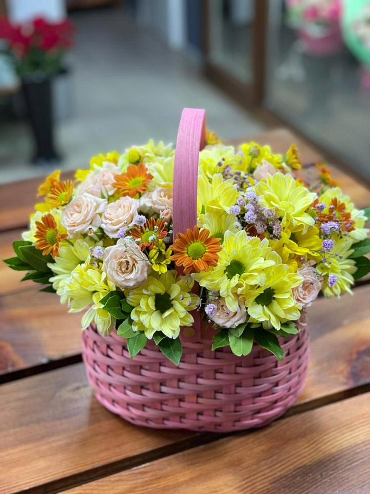 Цветочная композиция из Хризантемы и Розы в корзине в Родино