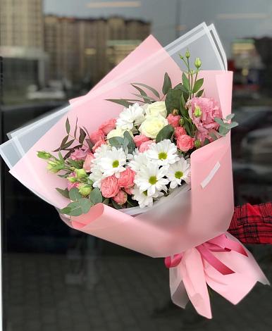 Букет цветов из: Розы, Лизиантусы и Хризантемы в Родино