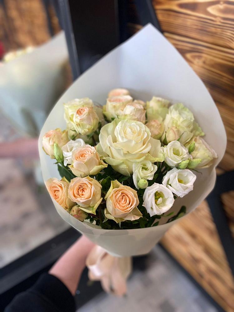 Букет цветов из: Розы и Лизиантусы в Родино